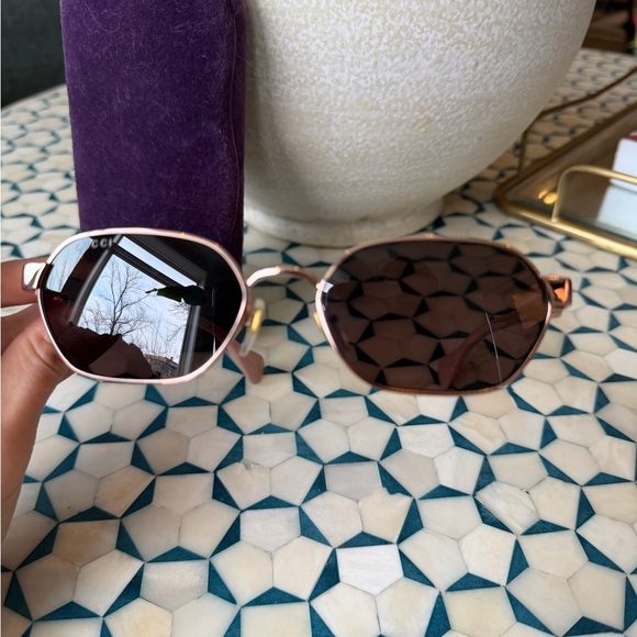 Gucci Women's Sunglasses Oval Frame in Light Gold - Picture 8 of 10